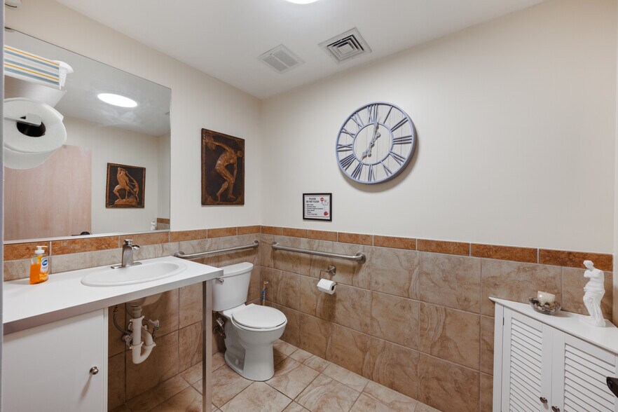 More Photos Of 651 Wyoming Ave, Kingston Freestanding For Lease