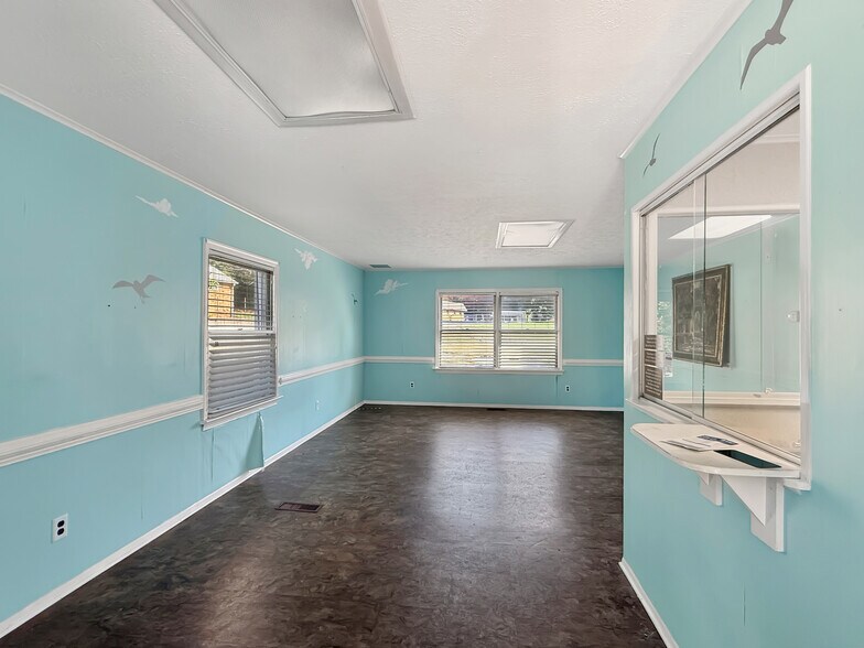 More Photos Of 420 Durant St, South Hill Office For Sale