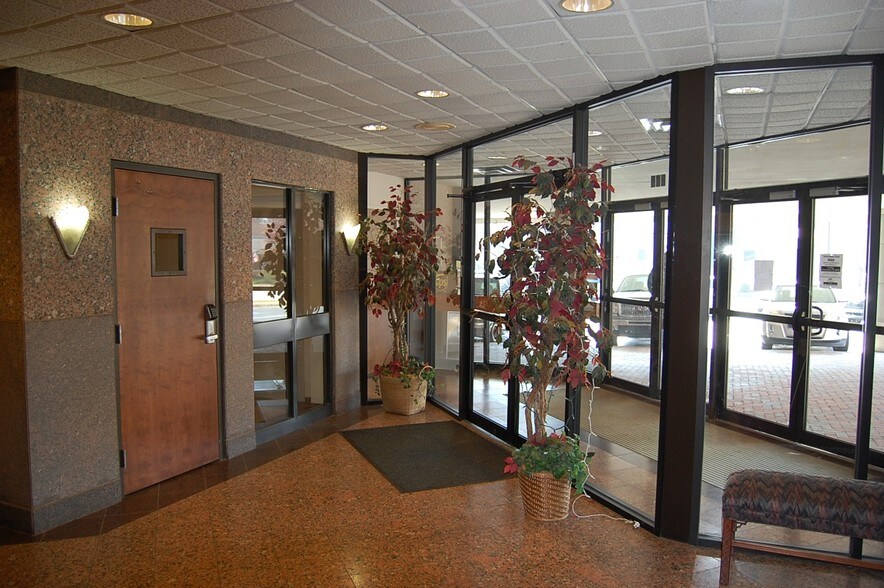 More Photos Of 110 Dixie St, Carrollton Office For Lease