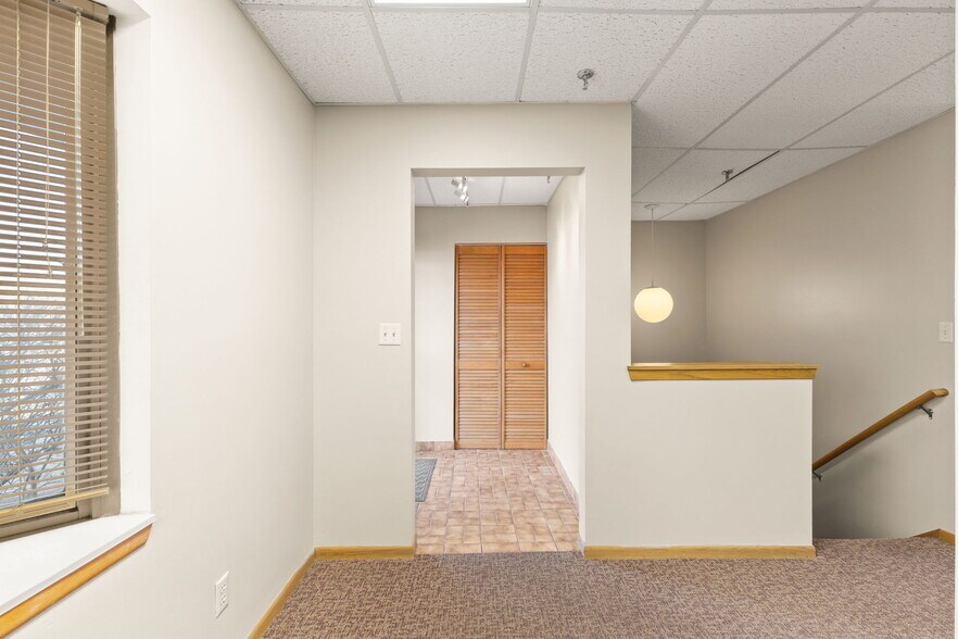 More Photos Of 2575 N Hamline Ave, Roseville Office For Sale
