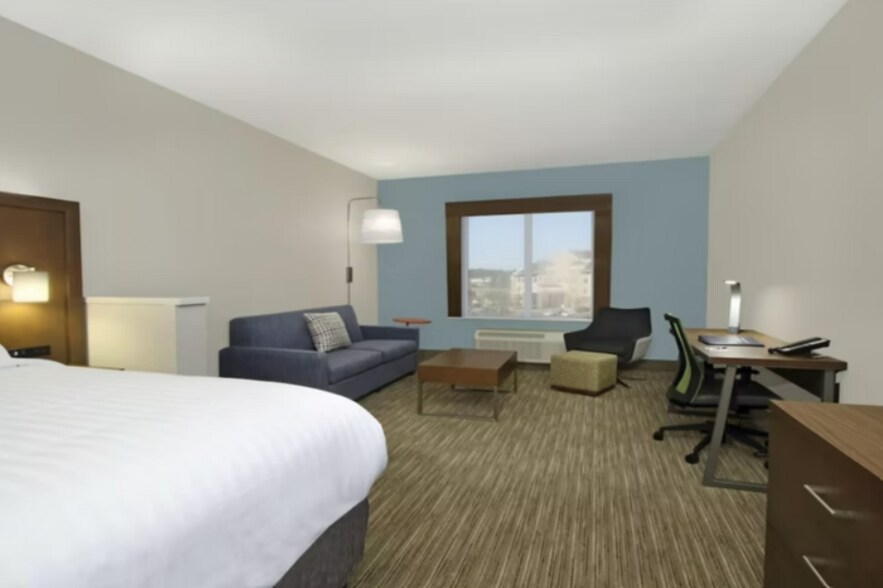 More Photos Of 2000 6th St N, Columbus Hospitality For Sale