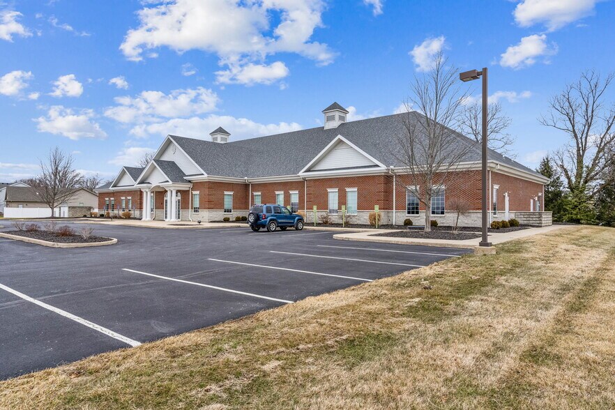 More Photos Of 2498 Bluestone Dr, Findlay Office For Lease