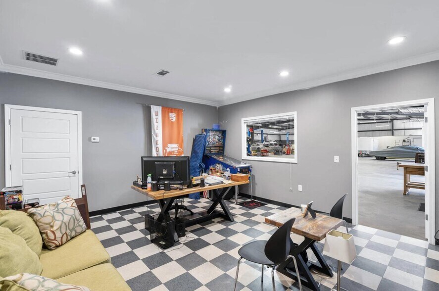 More Photos Of 20 Bellamy Pl, Stockbridge Warehouse For Sale