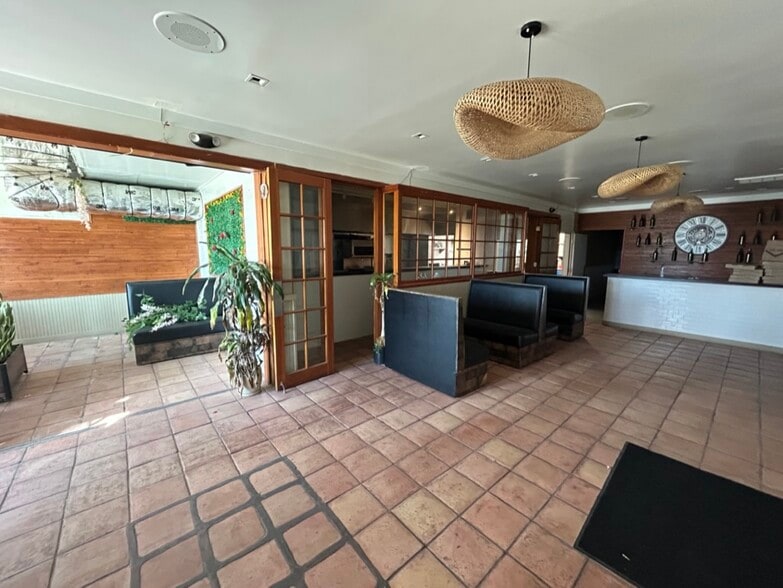 More Photos Of 3015 Ocean Front Walk, Venice Restaurant For Lease