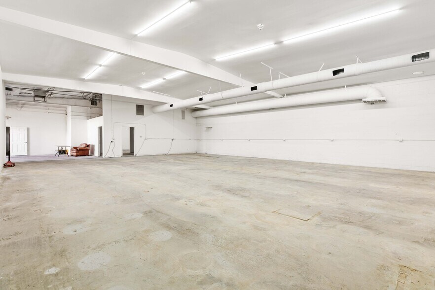 More Photos Of 11834-11836 Vose St, North Hollywood Warehouse For Lease