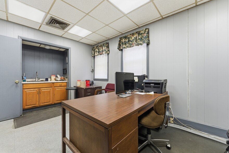 More Photos Of 330 Fuller Rd, Chicopee Distribution For Sale