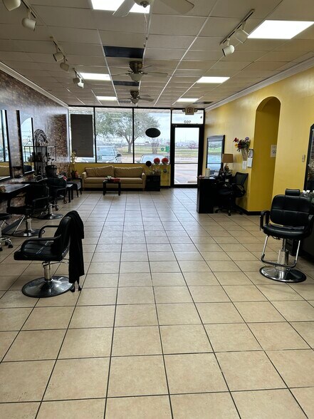 More Photos Of 815-825 Plantation Dr, Richmond Unknown For Lease