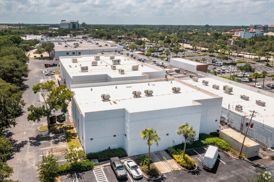 More Photos Of 871 Vanderbilt Beach Rd, Naples Storefront For Lease