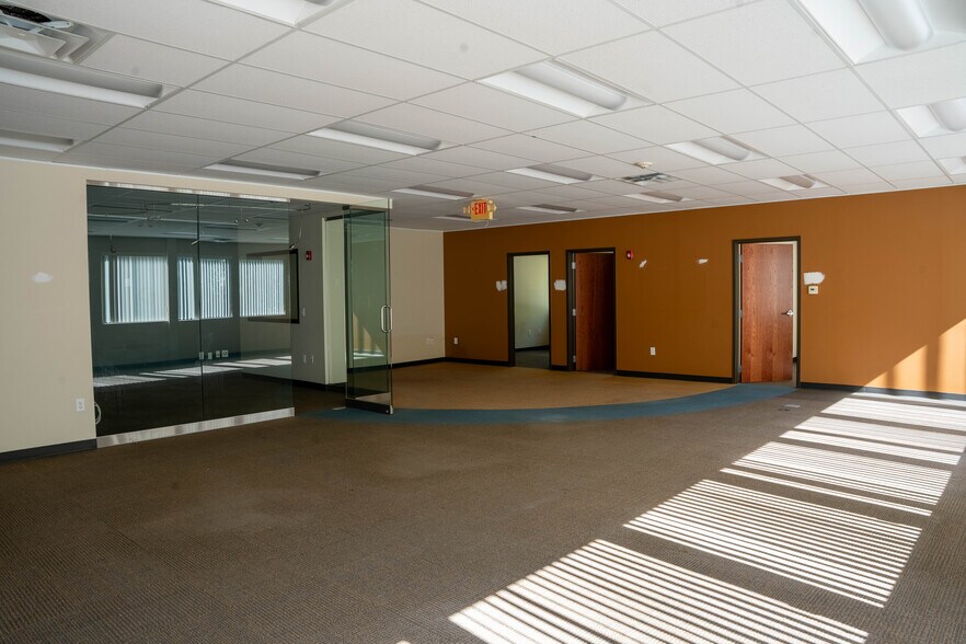 More Photos Of 463 New Karner Rd, Albany Office For Lease
