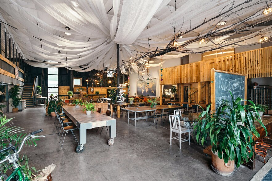 More Photos Of 409-411 Monroe W, Austin Office For Lease