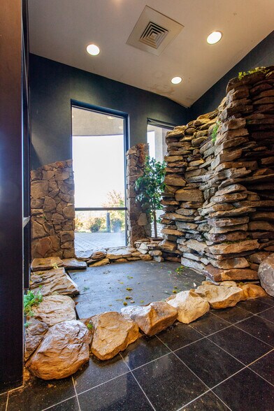 More Photos Of 14 One Center Ct, Franklin Medical For Sale