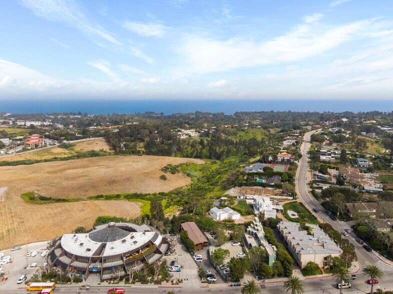 More Photos Of 29170 Heathercliff Rd, Malibu Office For Lease