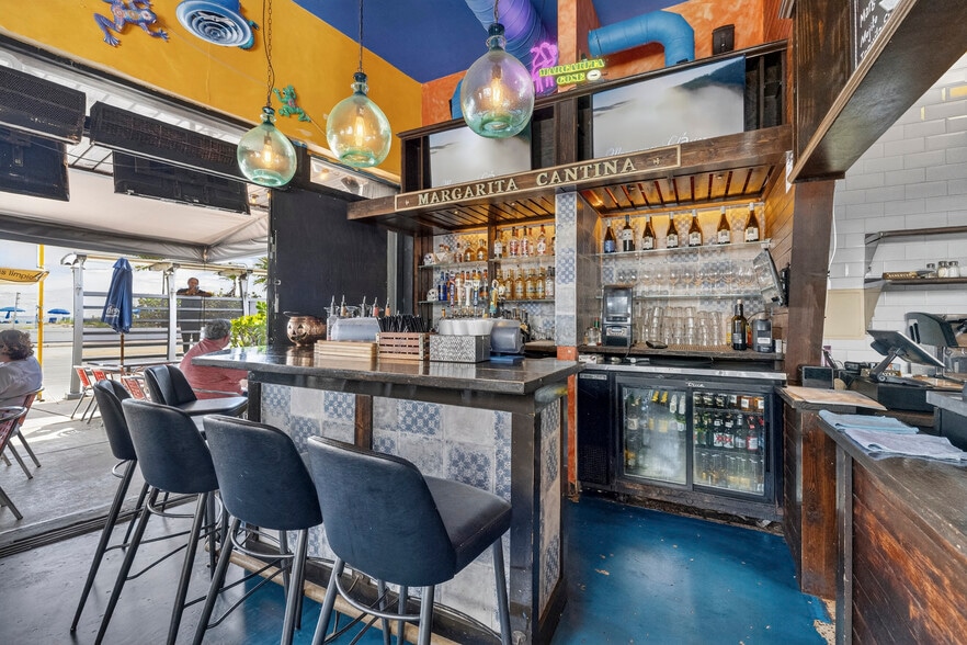 More Photos Of 917 N Fort Lauderdale Beach Blvd, Fort Lauderdale Storefront For Sale