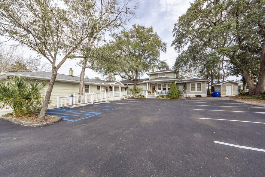 More Photos Of 531 Folly Rd, Charleston Medical For Sale