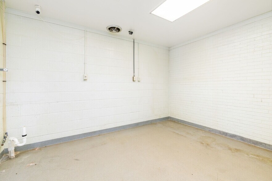 More Photos Of 101 Lea Rd, Kenbridge Rehabilitation Center For Sale
