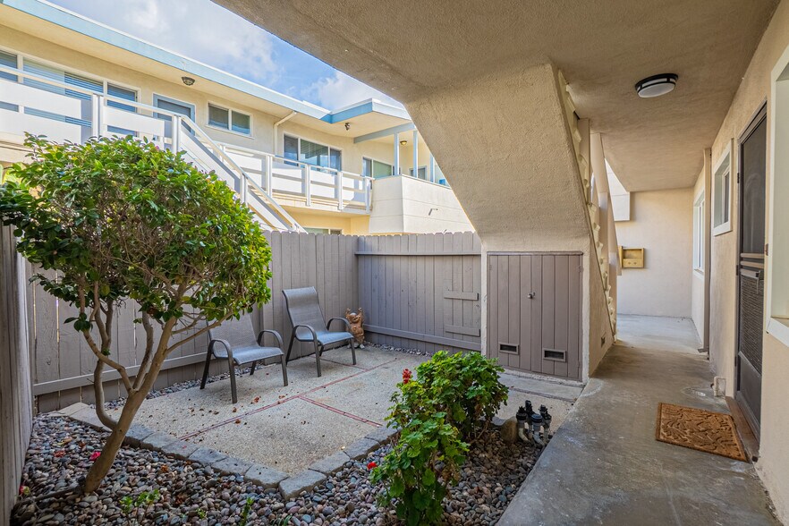 More Photos Of 523 Avenue G, Redondo Beach Apartments For Sale
