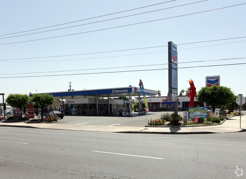 More Photos Of 2525 White Ln, Bakersfield Service Station For Sale