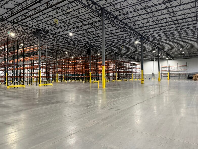 More Photos Of 140 Fulling Mill Rd, Middletown Distribution For Lease