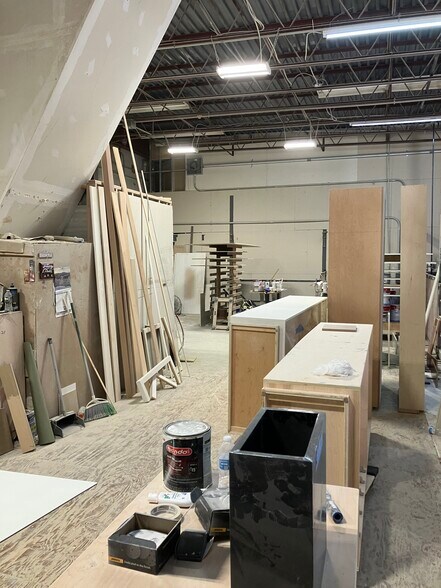 More Photos Of 958 Church St, Baldwin Warehouse For Lease