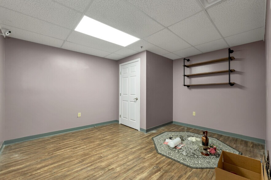 More Photos Of 45 Londonderry Tpke, Hooksett Office For Lease