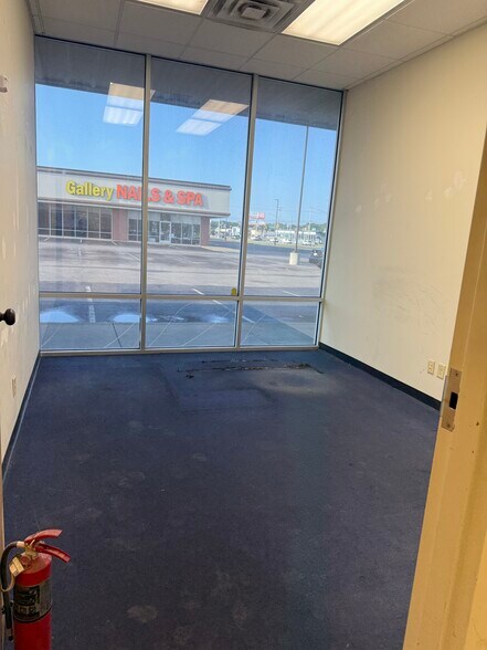 More Photos Of 701 N Burkhardt St, Evansville Storefront For Lease