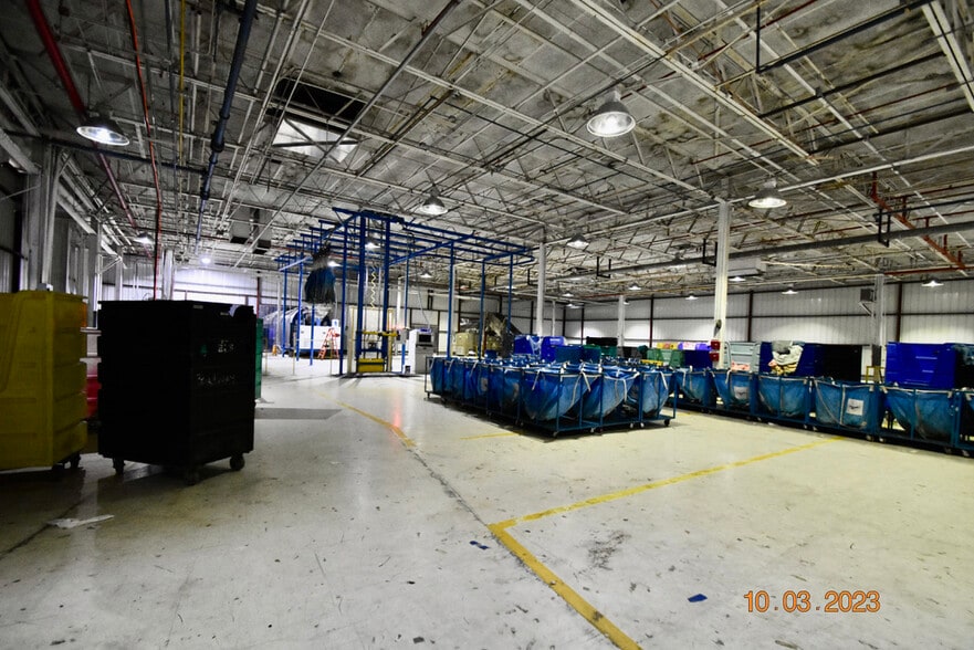 More Photos Of 956 N Broadway St, Greenville Distribution For Sale