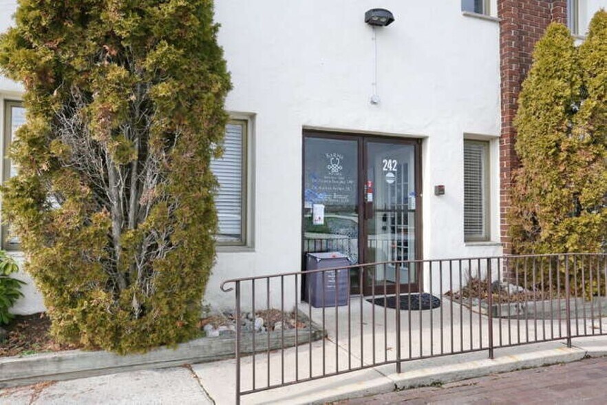 Primary Photo Of 236-246 N Main St, New City Medical For Lease
