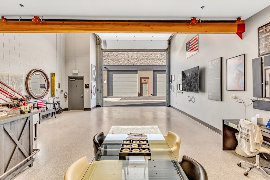 More Photos Of 15032 N 74th St, Scottsdale Showroom For Sale