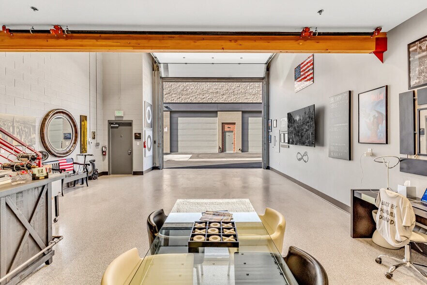 More Photos Of 15032 N 74th St, Scottsdale Showroom For Sale