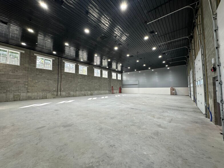 More Photos Of 15 Commerce St, Hawthorne Parking Garage For Lease