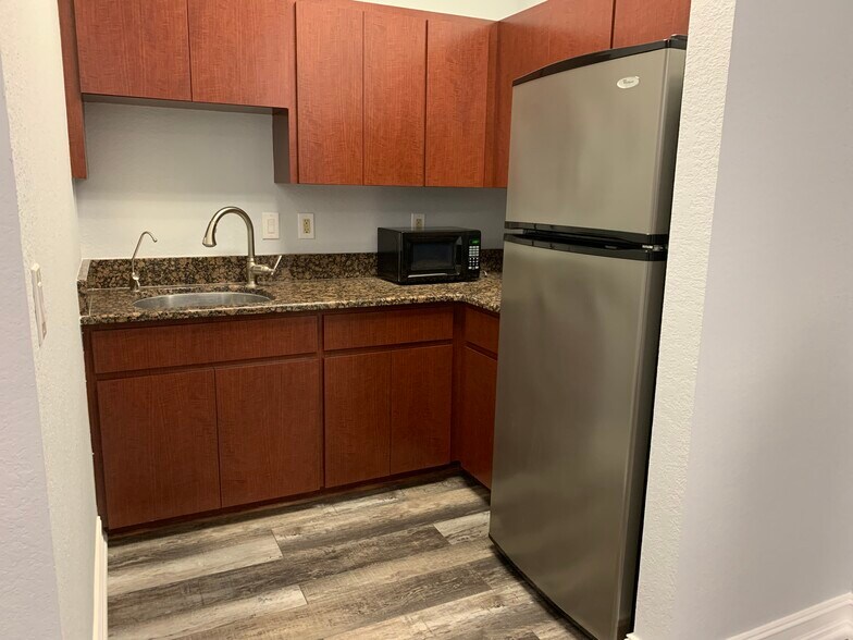 More Photos Of 3937 Tampa Rd, Oldsmar Medical For Lease