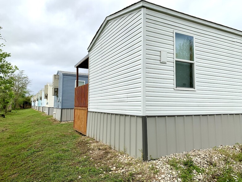 Primary Photo Of 3621 County Road 161, Alvin Manufactured Housing Mobile Home Park For Sale