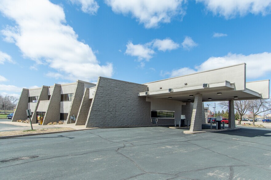 Primary Photo Of 12301 NE Central Ave, Blaine Bank For Lease