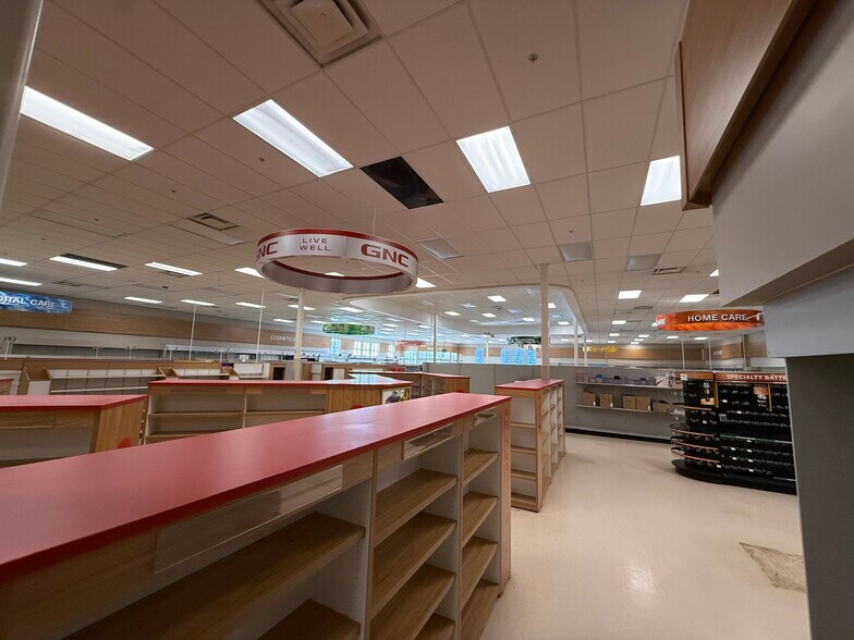 More Photos Of 577 Mast Rd, Manchester Drugstore For Sale