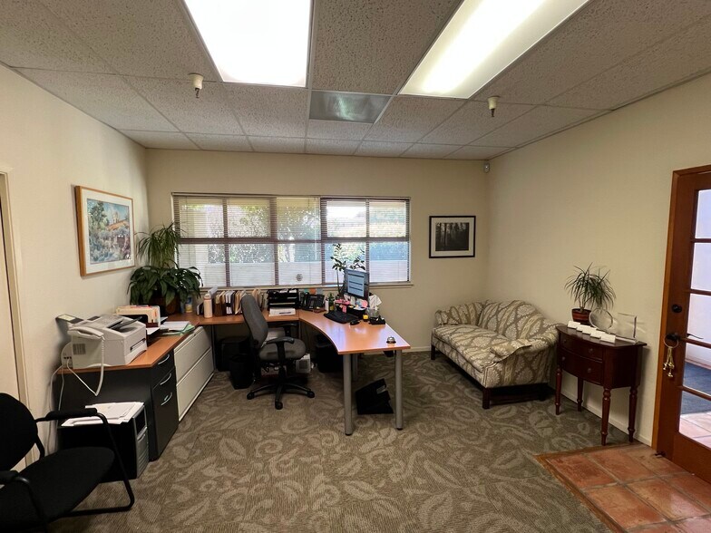 More Photos Of 26385 Carmel Rancho Blvd, Carmel Office For Lease