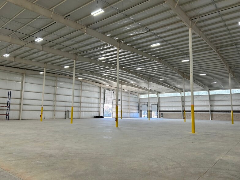 More Photos Of 105 Jarvis Brewer Dr, Rogersville Industrial For Lease