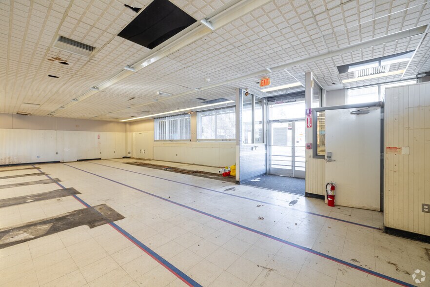 More Photos Of 739 Greenwood Ave, Trenton Freestanding For Lease