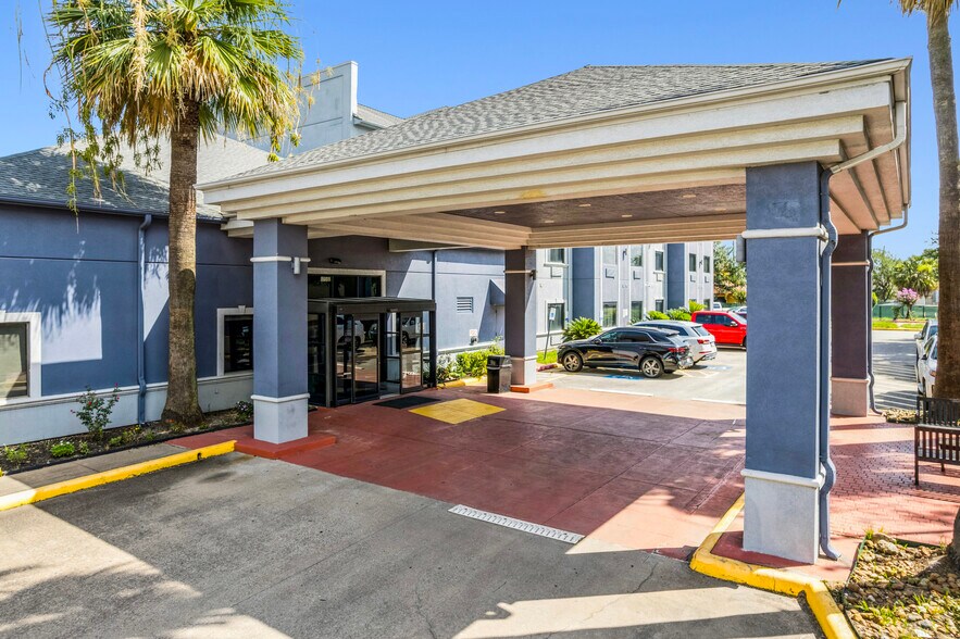 More Photos Of 17550 Northwest Fwy, Houston Hotel For Sale