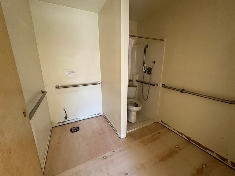 More Photos Of 659 Broad St, Emmaus Assisted Living For Sale