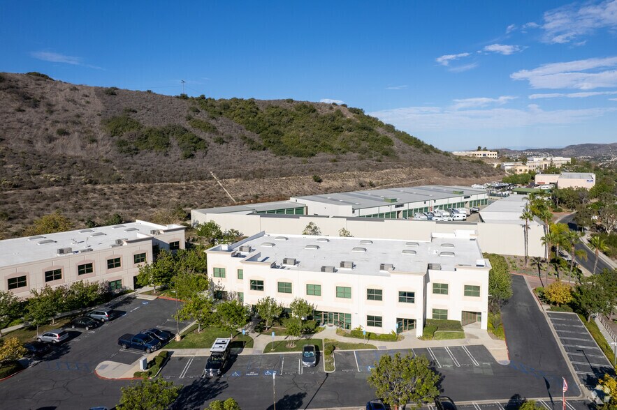 More Photos Of 232 Avenida Fabricante, San Clemente Light Distribution For Sale