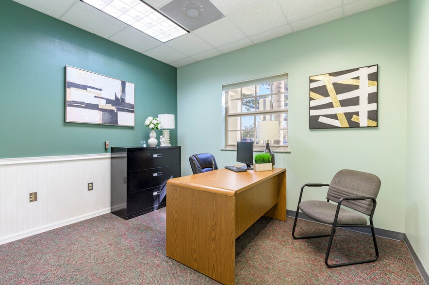 More Photos Of 1938 N Hercules Ave, Clearwater Office For Sale