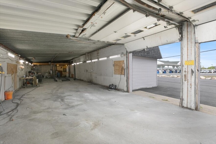 More Photos Of 415 Emerson Ave, Hampstead Restaurant For Sale