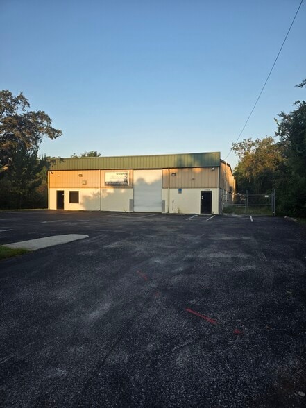 Primary Photo Of 7753 Rutillio Ct, New Port Richey Warehouse For Lease