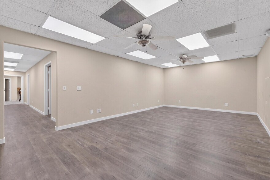 More Photos Of 17100 Indian Canyon Dr, North Palm Springs Office For Sale