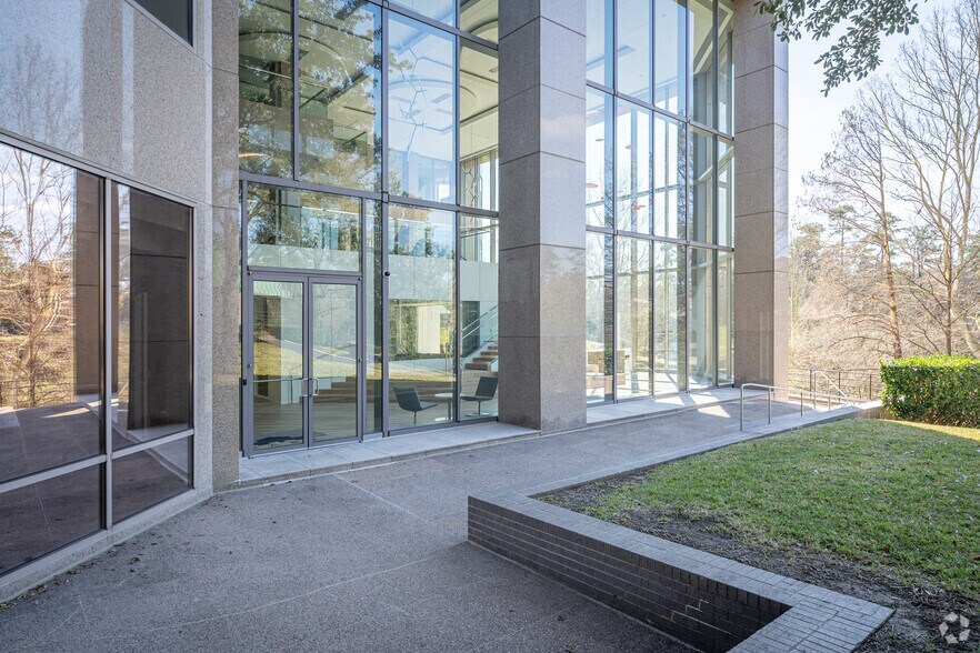 More Photos Of 10000 Memorial Dr, Houston Office For Lease