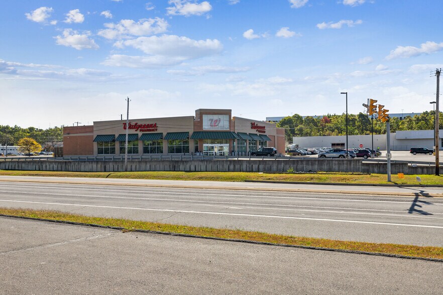 More Photos Of 2100 N Township Blvd, Pittston General Retail For Lease
