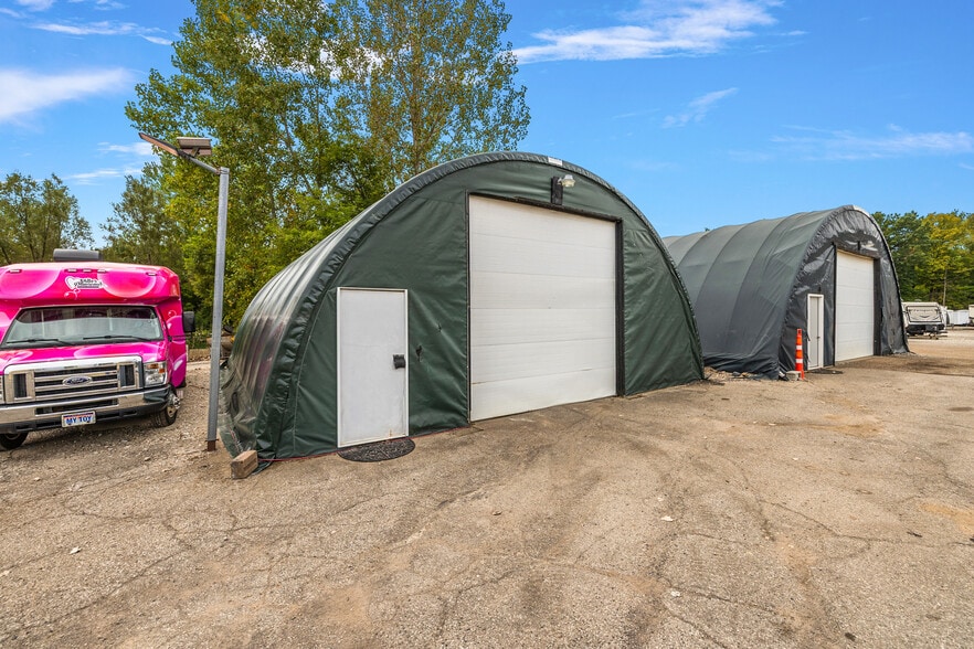 More Photos Of 59120 Oasis Center Dr, South Lyon Self Storage For Sale