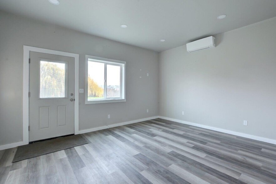 More Photos Of 6804 Agate Rd, White City Flex For Sale