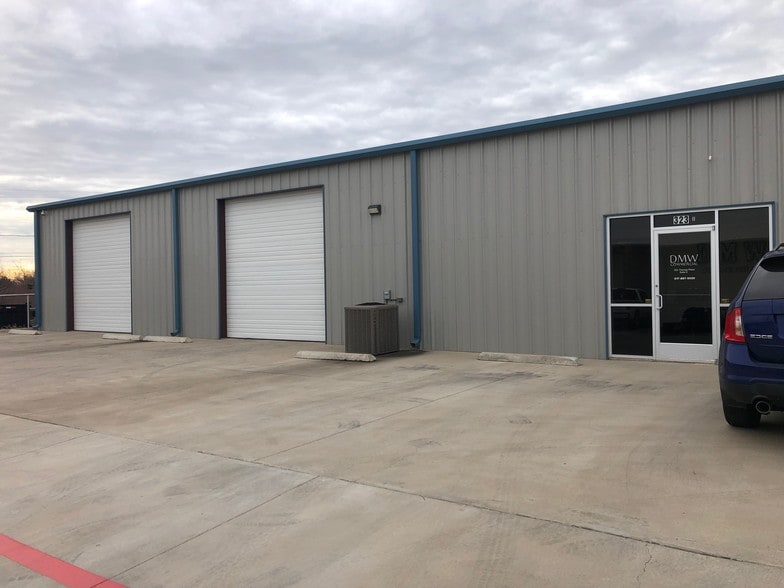 More Photos Of 321 Thomas Pl, Fort Worth Industrial For Lease