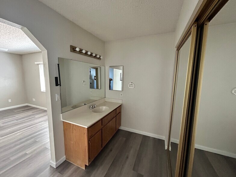 More Photos Of 3115 N Robert Rd, Prescott Valley Flex For Lease